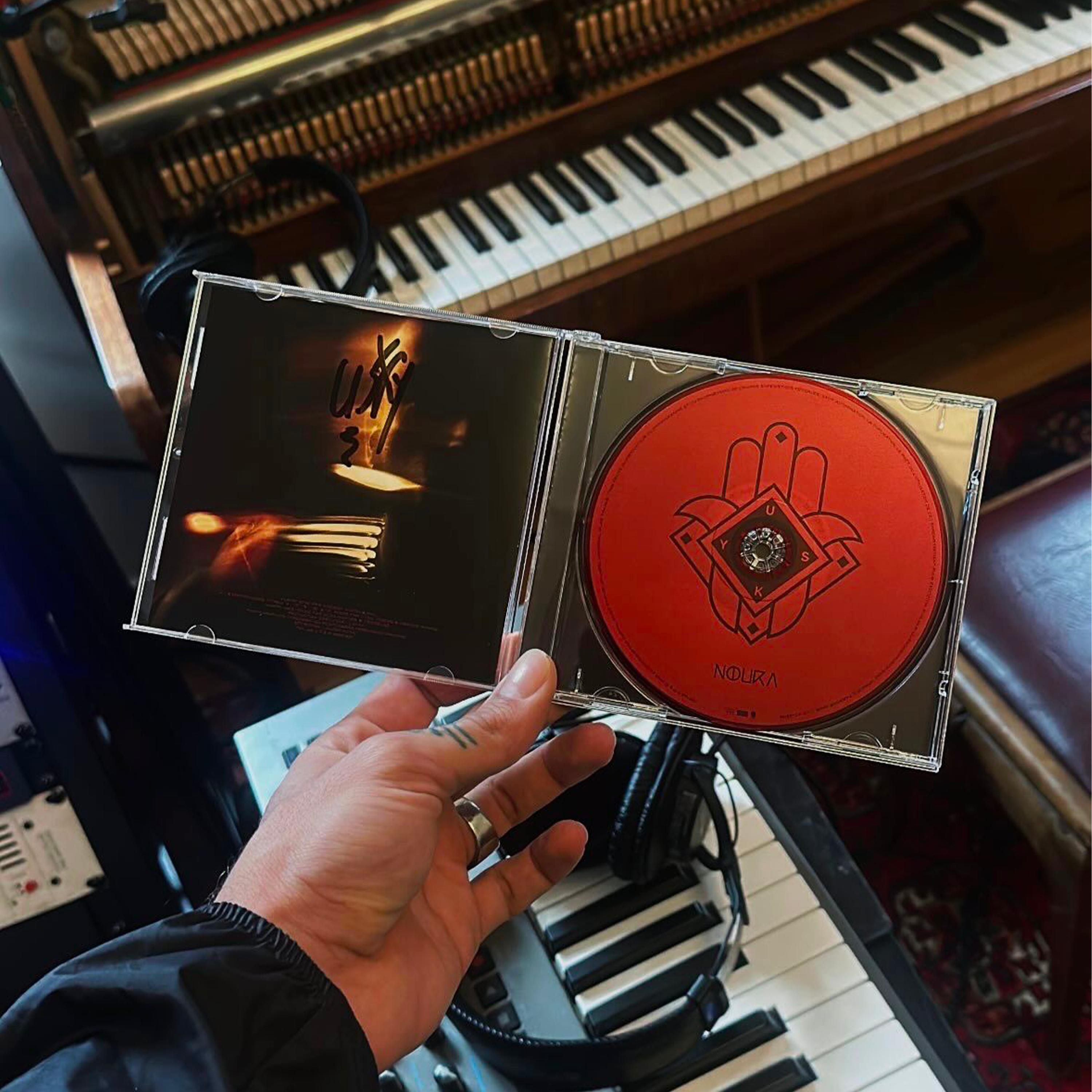 CD NOURA dédicacé